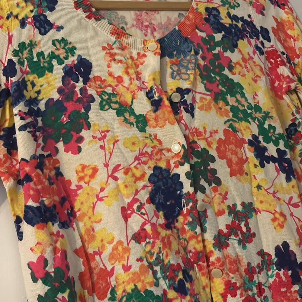 NWOT Beautiful Floral Multicolor Sweater - Picture 3 of 3
